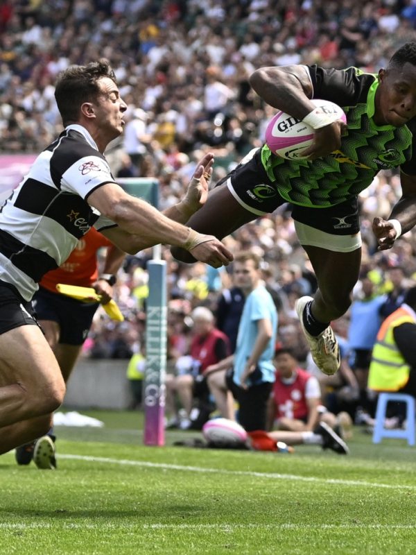 2R4J55T Twickenham, United Kingdom. 28th May, 2023. Barbarians Vs World XV. Twickenham Stadium. Twickenham . Dissallowed try. Sbu Nkosi (World XV) dives in to the tryline as Adam Radwan (Barbarians) tries to stop him during the Killik Cup rugby match between Barbarians and a World XV. Credit: Sport In Pictures/Alamy Live News